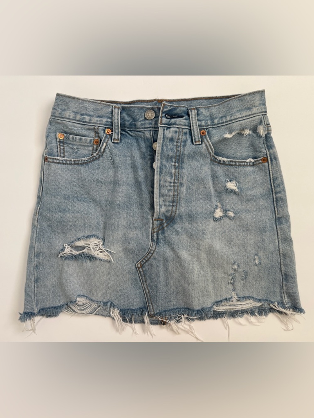 Levi’s Women Distressed Light Blue Denim Mini Skirt Size 26